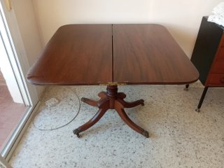Mesa antigua extensible de madera