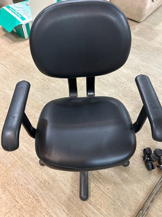 Silla Giratoria de Oficina Negra