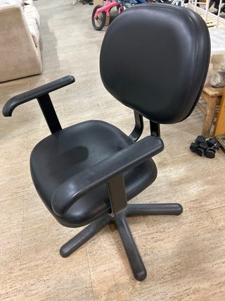 Silla Giratoria de Oficina Negra