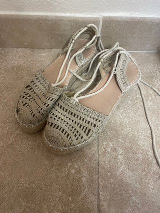 Alpargatas beige con cordones