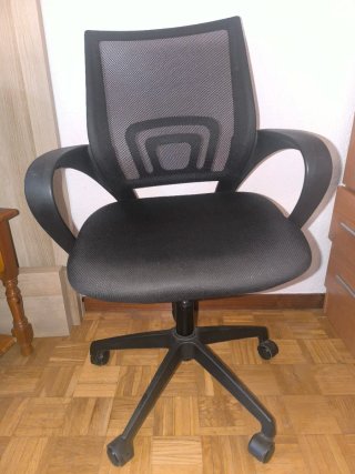 Silla de oficina regulable negra