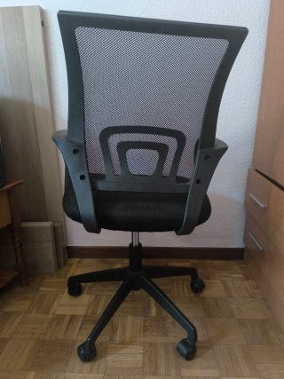 Silla de oficina regulable negra