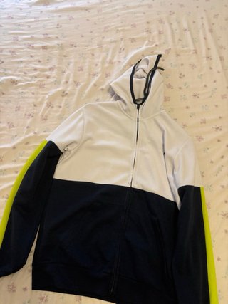 Sudadera con cremallera y capucha