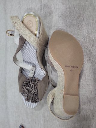 Sandalias Castañer cuña esparto flor beige