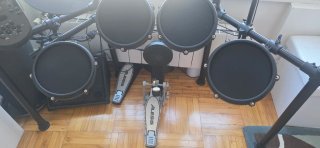 Batería Electrónica Alesis Nitro (como nueva)