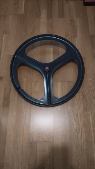 Rueda delantera 3 palos 700
