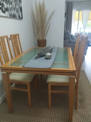 Conjunto Mesa de Comedor y Sillas