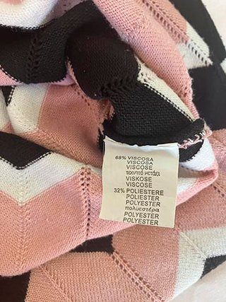 Vestido de manga comprida com padrão zig-zag