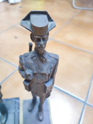 2 Figuras Antiguas de Guardia Civil