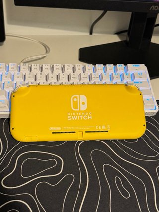 Nintendo Switch Lite Amarilla