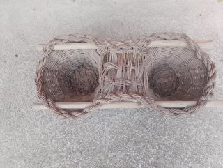 Antiguas aguaderas de mimbre