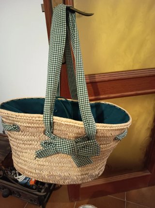 Cesta de Mimbre Forrada en Verde