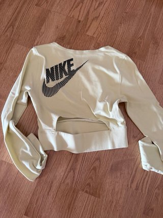 Camiseta Nike manga larga amarilla