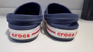Zuecos Crocs Talla 6 (38-39) Azul Marino