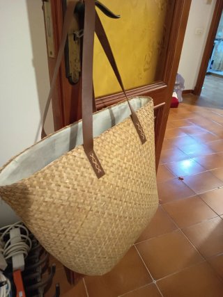 Cesto de Mimbre con Asas de Piel