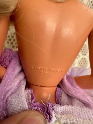 Muñeca Barbie con Vestido Lila