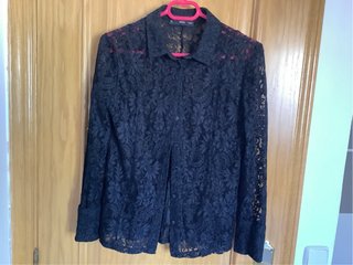 Blusa de encaje negra Mango