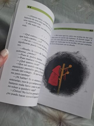Siete caperucitas y un cuento con lobo