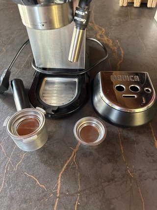 Cafetera Espresso DeLonghi Dedica
