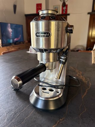 Cafetera Espresso DeLonghi Dedica