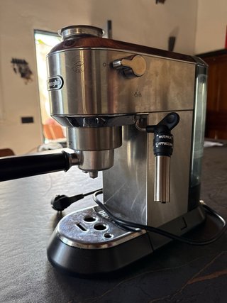 Cafetera Espresso DeLonghi Dedica