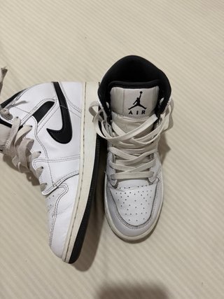 Zapatillas Jordan Air 1 Mid Blancas y Negras