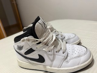 Zapatillas Jordan Air 1 Mid Blancas y Negras