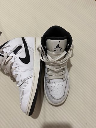 Zapatillas Jordan Air 1 Mid Blancas y Negras