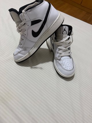 Zapatillas Jordan Air 1 Mid Blancas y Negras