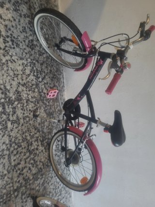 Bicicleta BTWIN rosa y negra