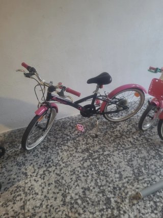 Bicicleta BTWIN rosa y negra