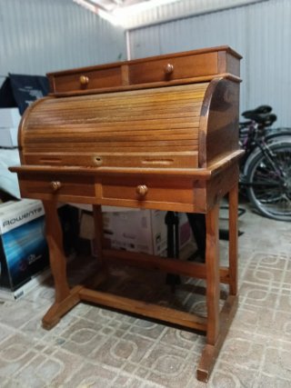 Escritorio con Persiana de Madera