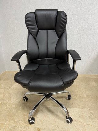 Silla de oficina negra elegante