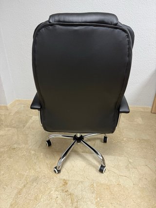 Silla de oficina negra elegante