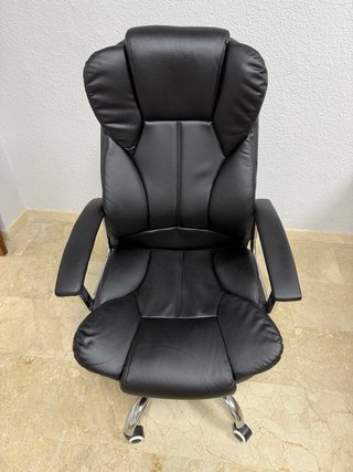 Silla de oficina negra elegante