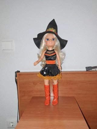 Muñeca Nancy con disfraz de bruja