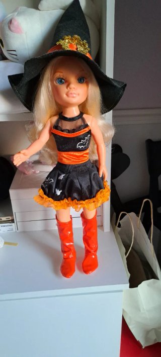 Muñeca Nancy con disfraz de bruja