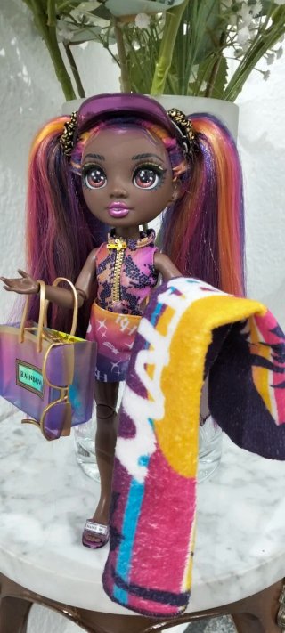 Muñeca Rainbow High Pacific Coast Phaedra
