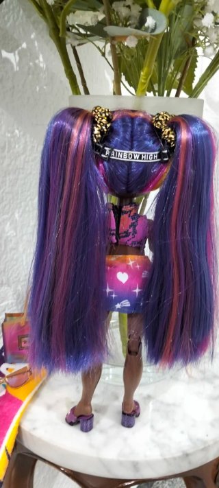 Muñeca Rainbow High Pacific Coast Phaedra