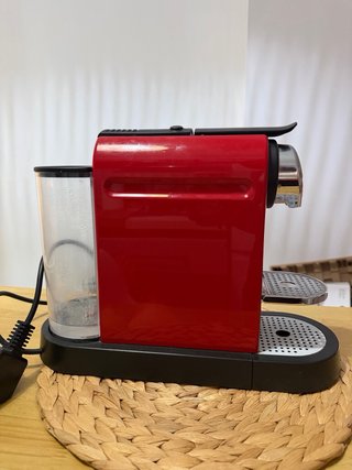 Cafetera Nespresso Krups CitiZ Roja