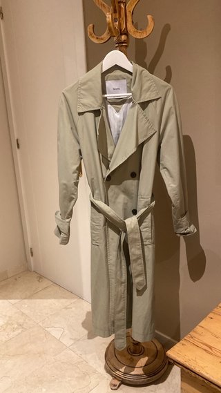 Gabardina Bershka verde clarito