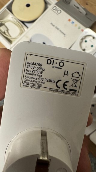 Lote de 8 enchufes inteligentes DIO con mandos