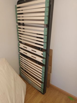 Cama articulada con estructura metálica