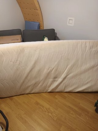 Cama articulada con estructura metálica