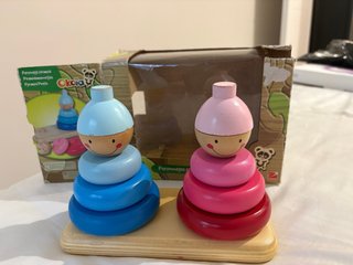 Piramides de madera Okoia para bebé