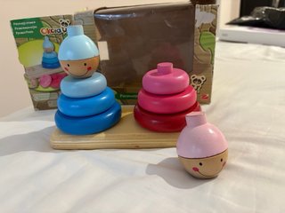 Piramides de madera Okoia para bebé