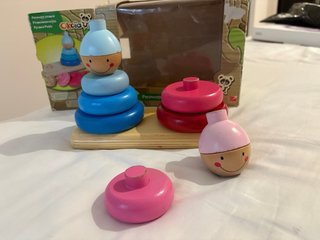 Piramides de madera Okoia para bebé