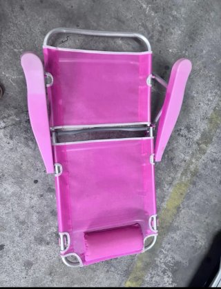 Silla plegable rosa para playa
