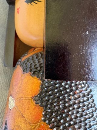 Miyajima Muhitsu · Kokeshi dorada vintage