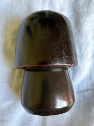 Miyajima Muhitsu · Kokeshi dorada vintage